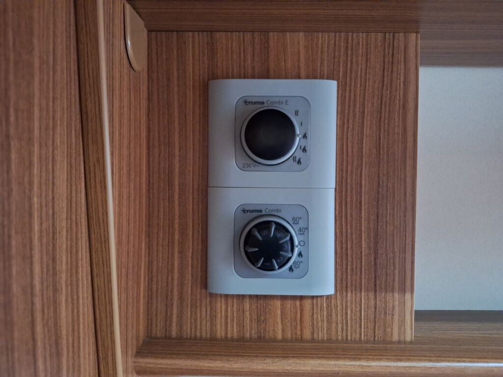 Adria Coral 2012 Harmaa