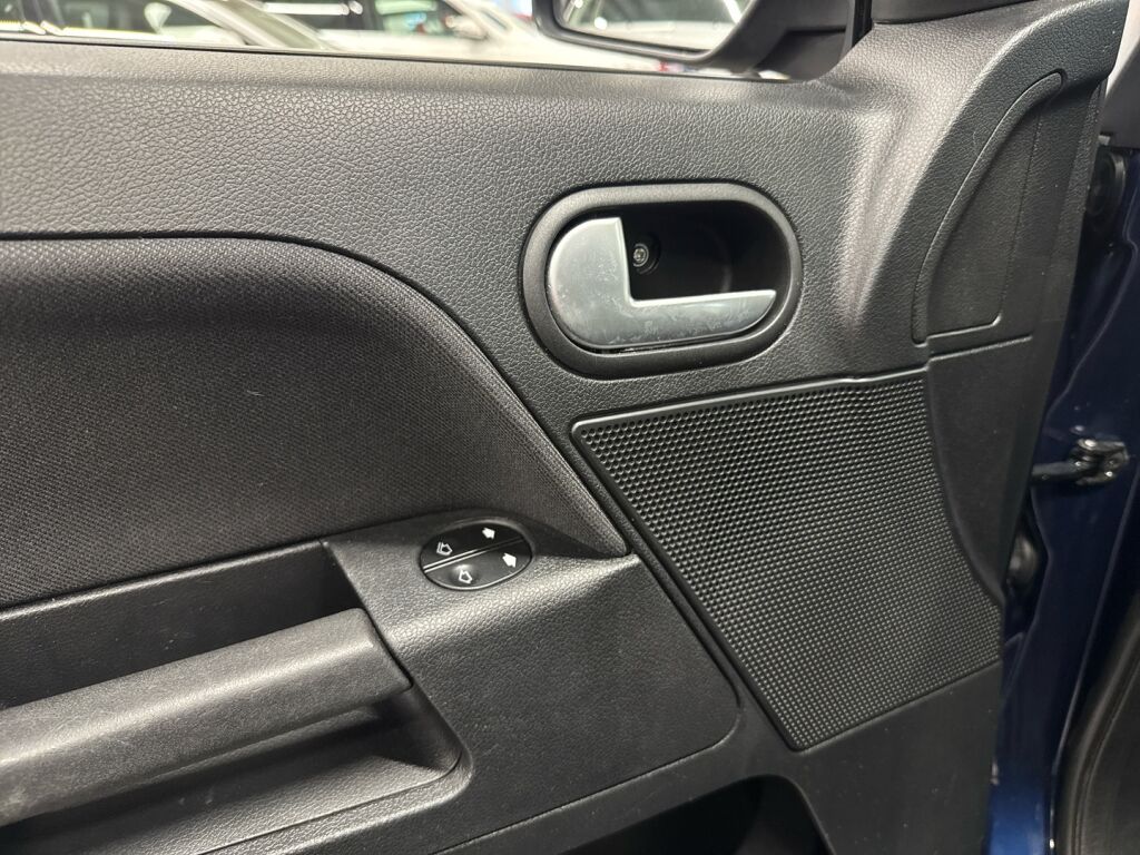 Ford Fusion 2010 Sininen