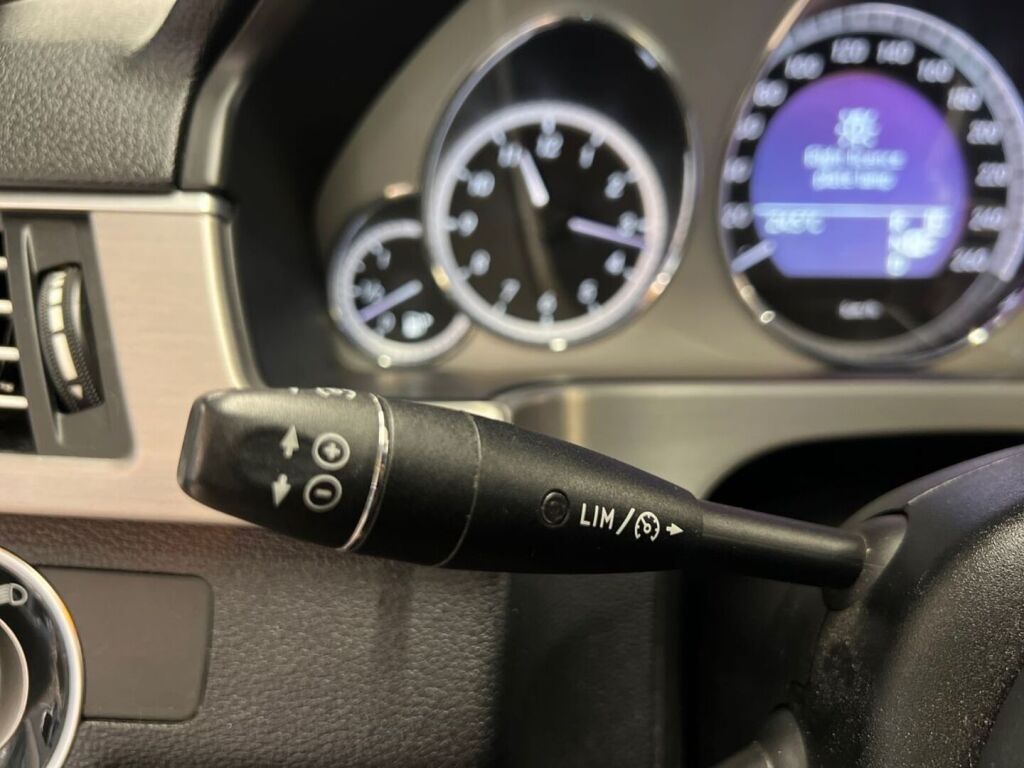 Mercedes-Benz E 2010 Harmaa
