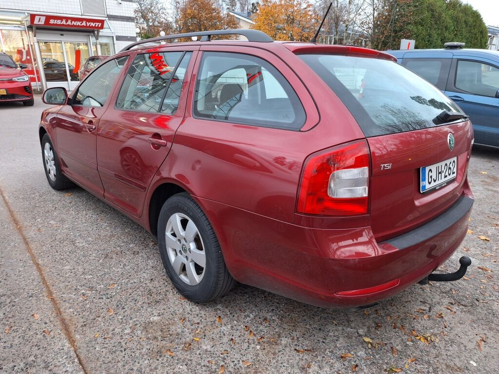 Skoda Octavia 2011 Punainen