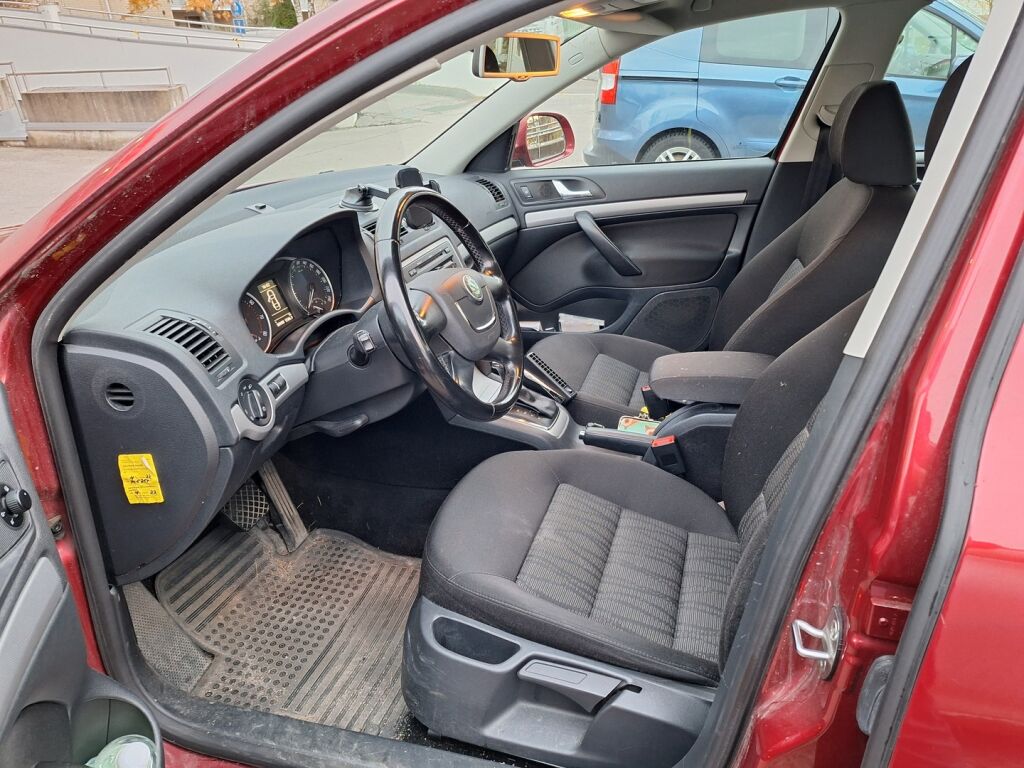 Skoda Octavia 2011 Punainen