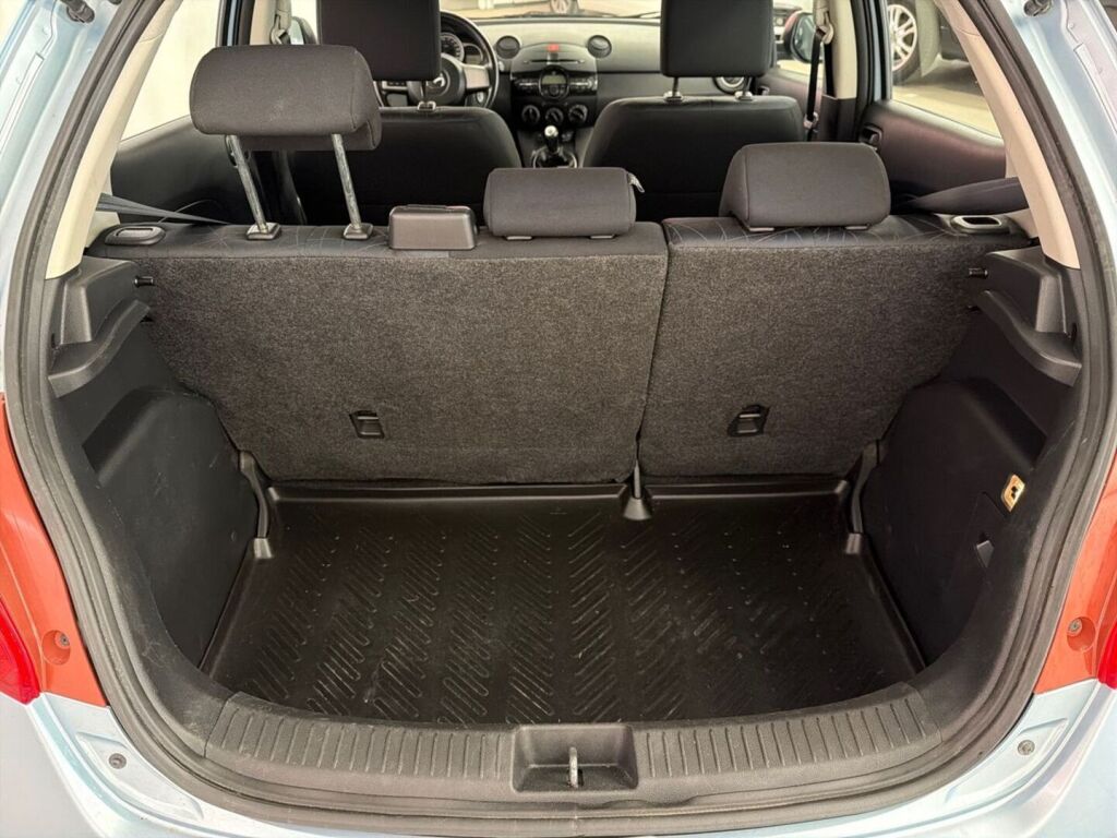 Mazda Mazda2 2011 Sininen