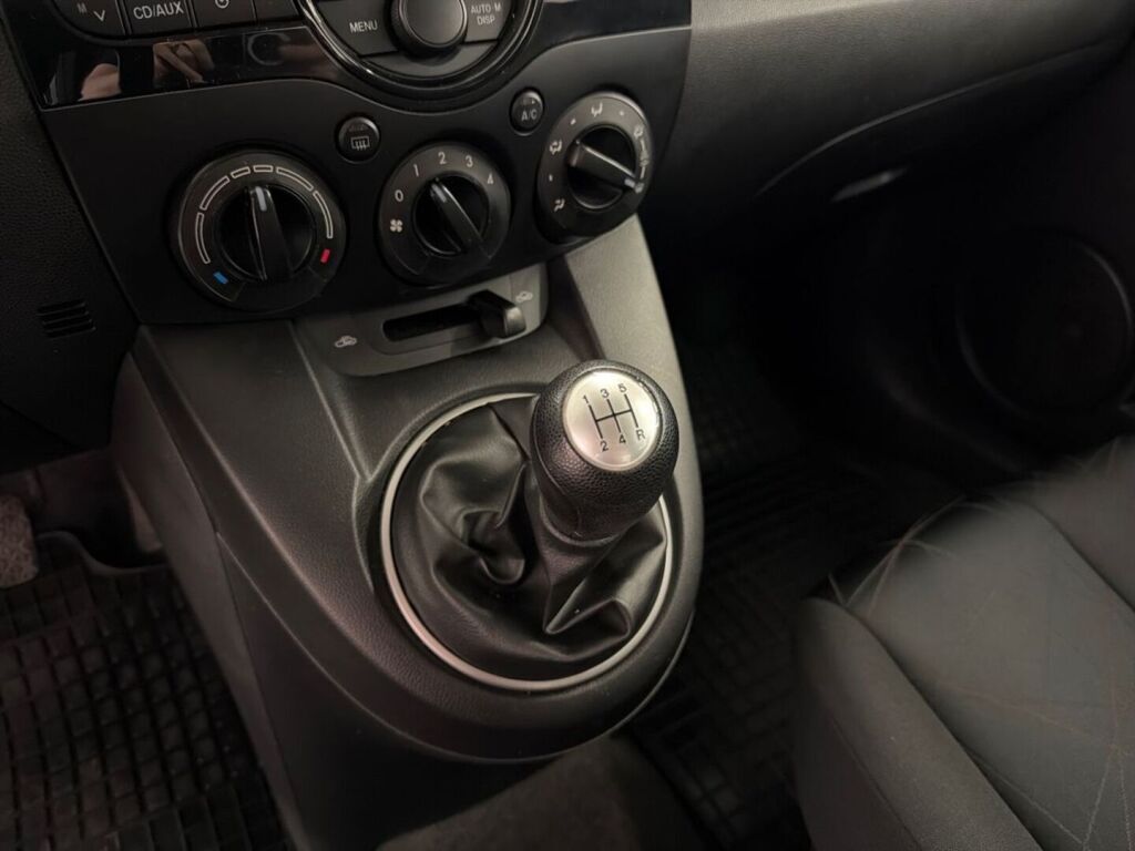 Mazda Mazda2 2011 Sininen