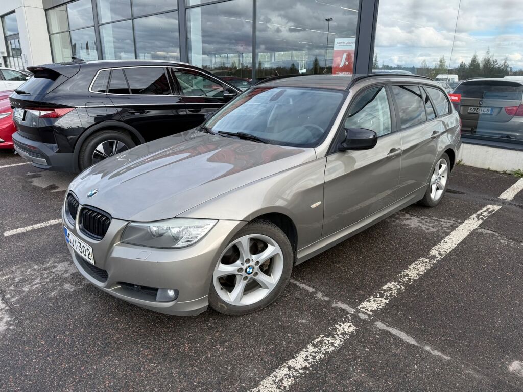 BMW 318 2011 Ruskea (beige)
