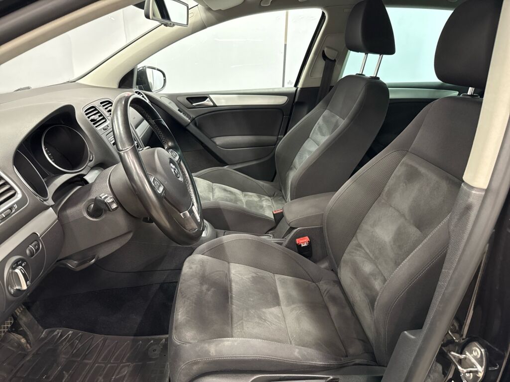 Volkswagen Golf 2011 Musta