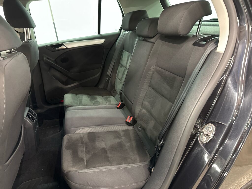 Volkswagen Golf 2011 Musta