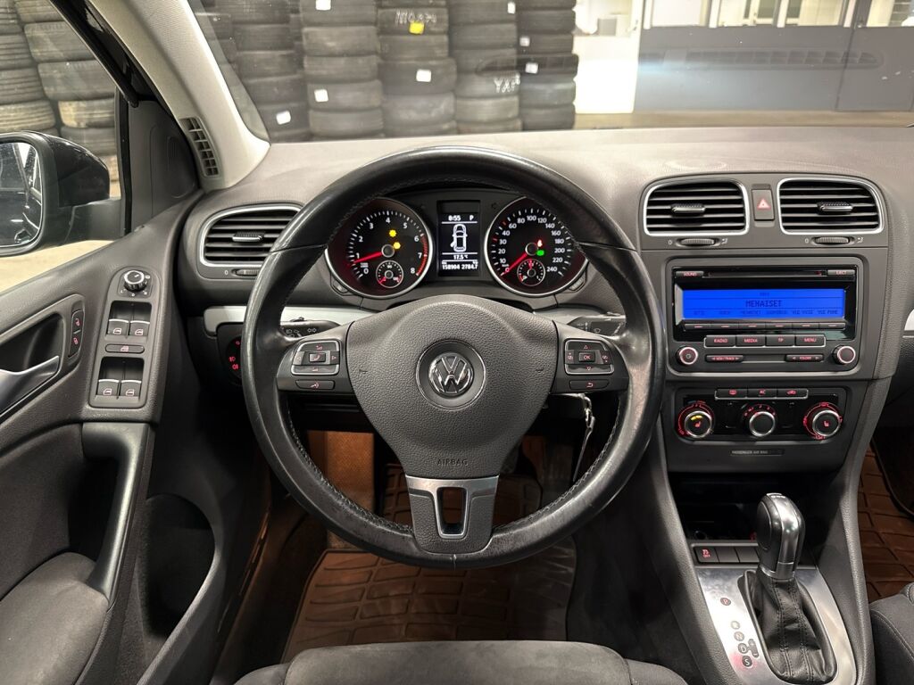 Volkswagen Golf 2011 Musta