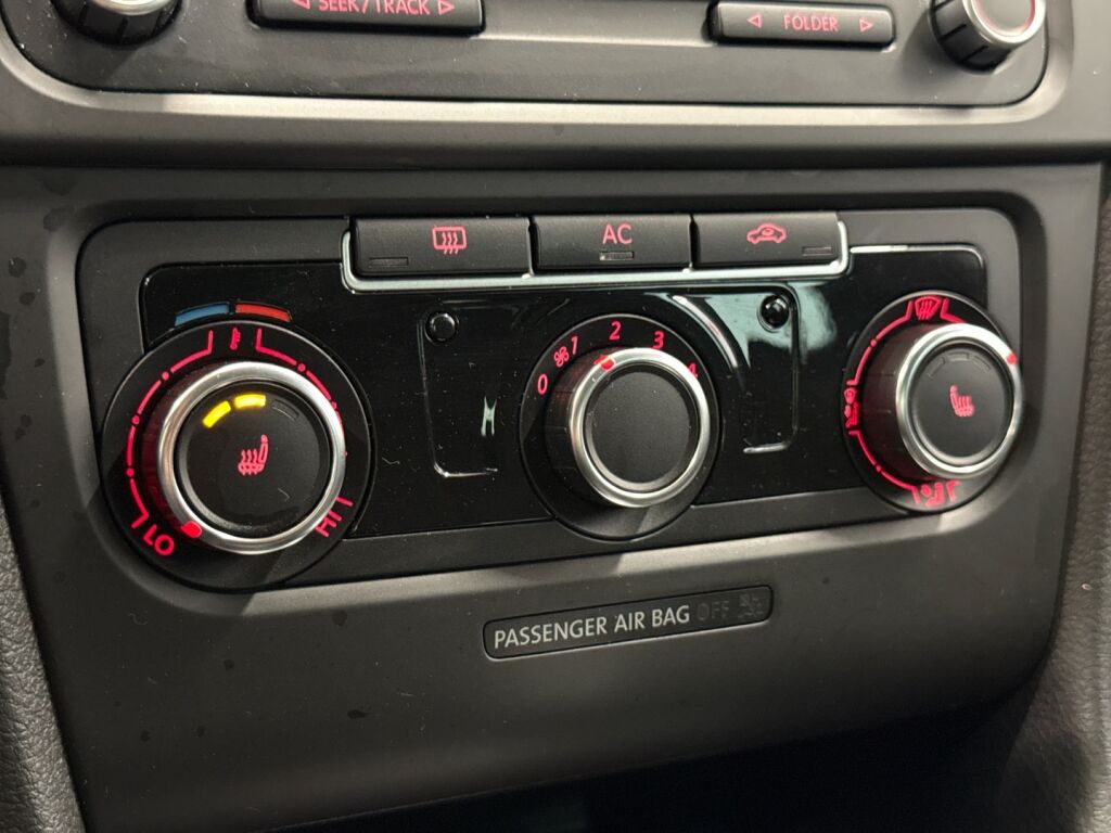 Volkswagen Golf 2011 Musta