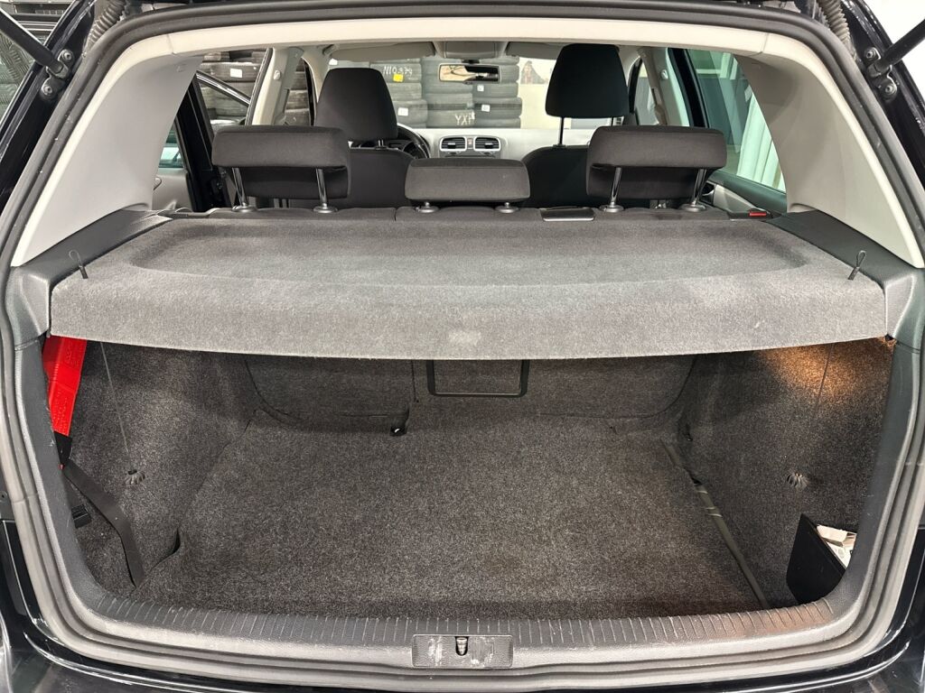 Volkswagen Golf 2011 Musta