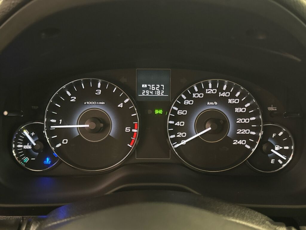 Subaru Legacy 2011 Punainen