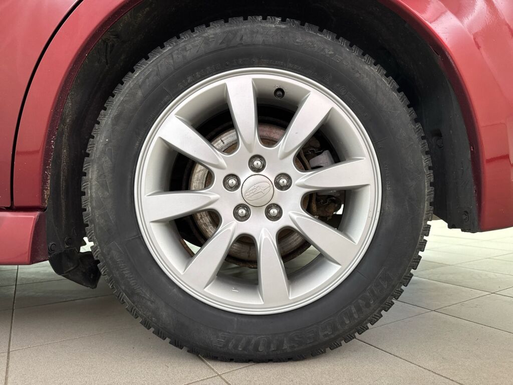 Subaru Legacy 2011 Punainen