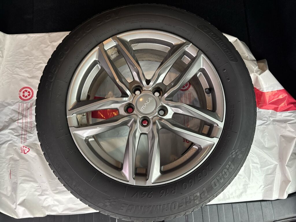 Subaru Legacy 2011 Punainen