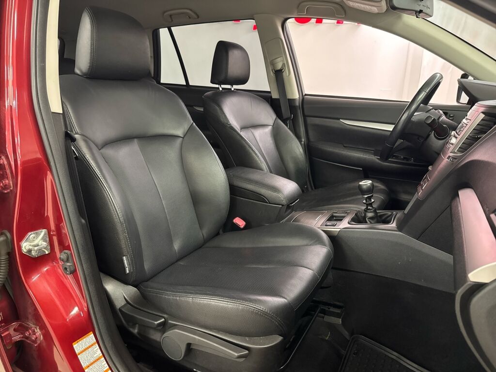 Subaru Legacy 2011 Punainen