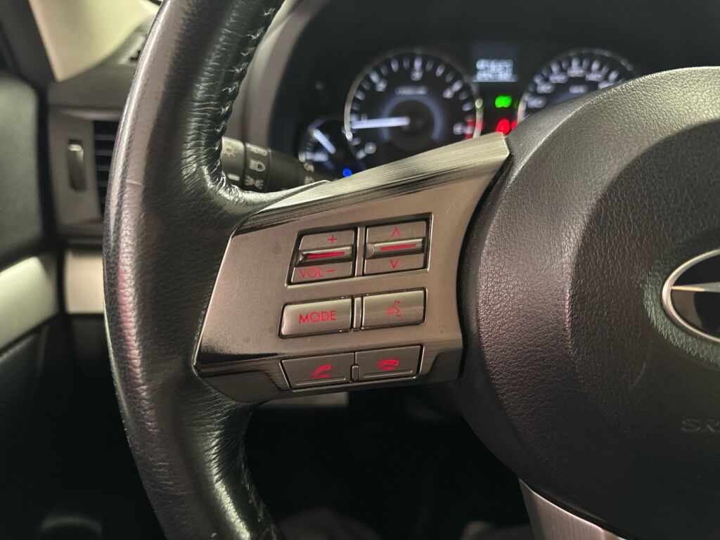 Subaru Legacy 2011 Punainen