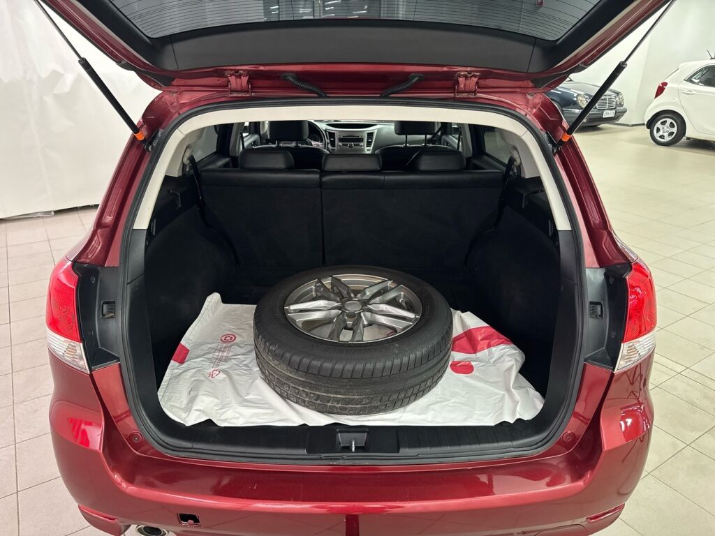 Subaru Legacy 2011 Punainen