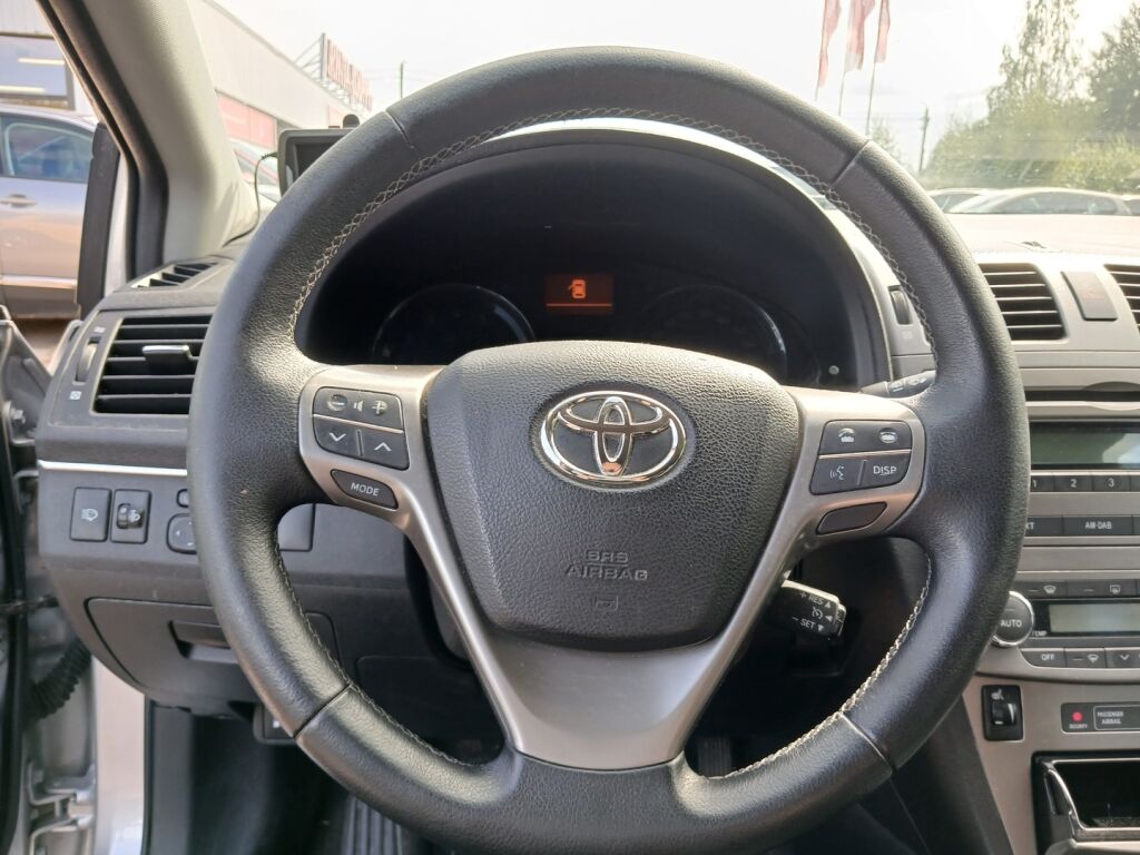 Toyota Avensis 2011 Hopea