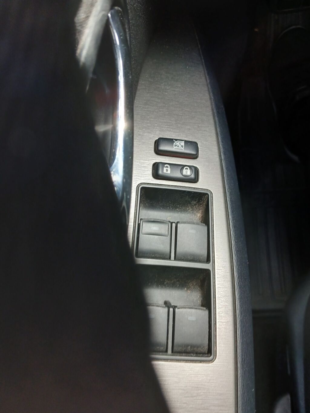 Toyota Avensis 2011 Hopea