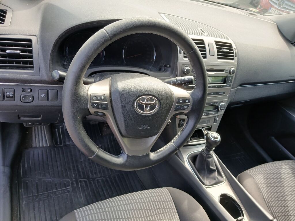 Toyota Avensis 2011 Hopea