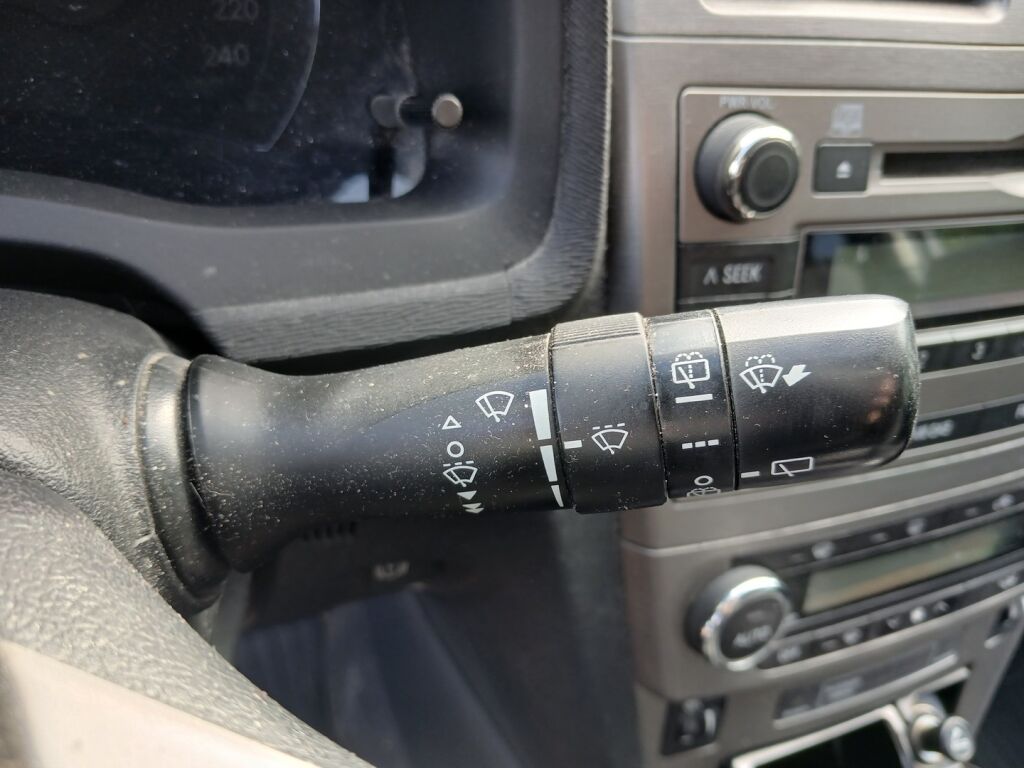 Toyota Avensis 2011 Hopea