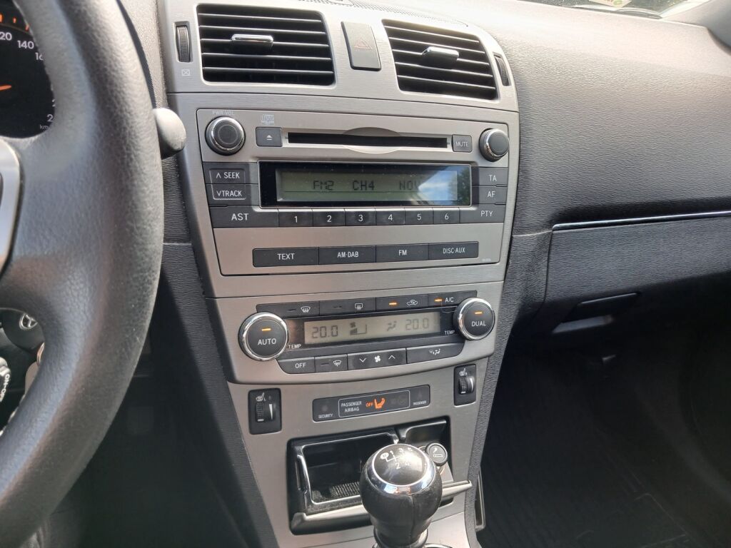 Toyota Avensis 2011 Hopea