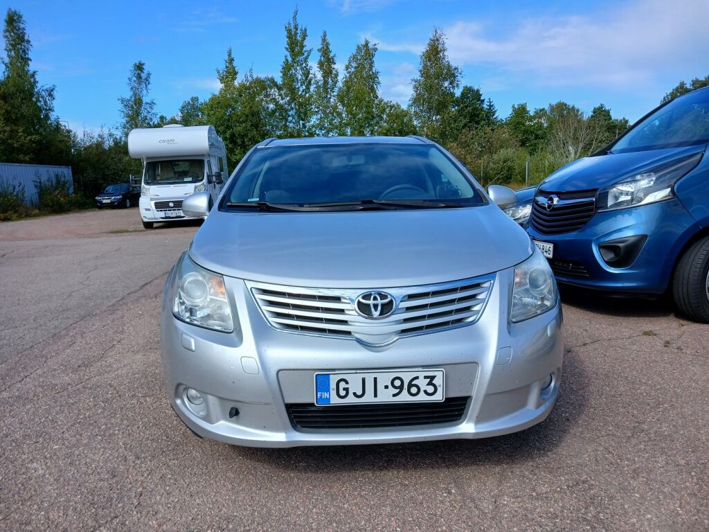 Toyota Avensis 2011 Hopea