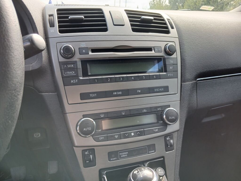 Toyota Avensis 2011 Hopea