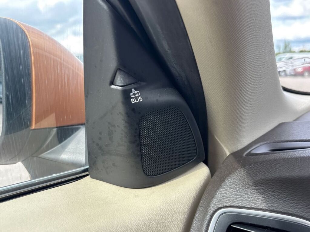 Volvo S60 2011 Oranssi