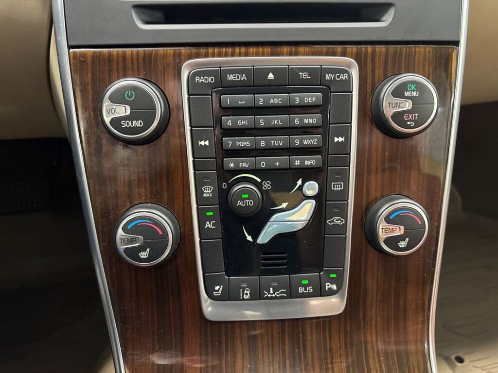 Volvo S60 2011 Oranssi
