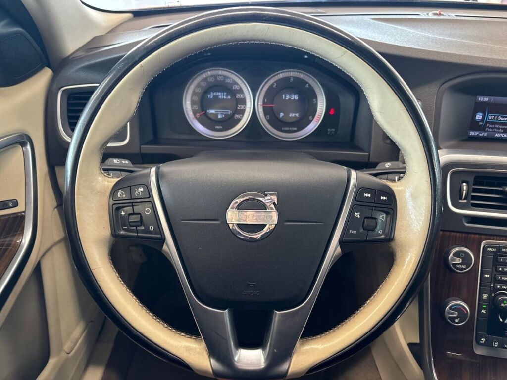 Volvo S60 2011 Oranssi