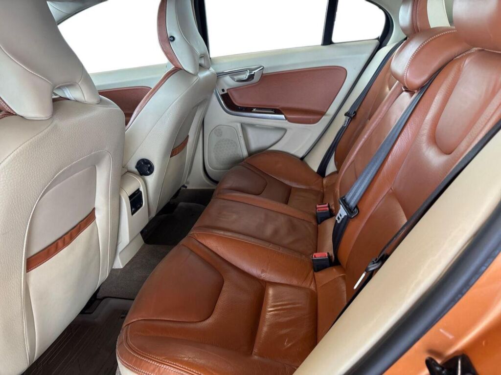 Volvo S60 2011 Oranssi