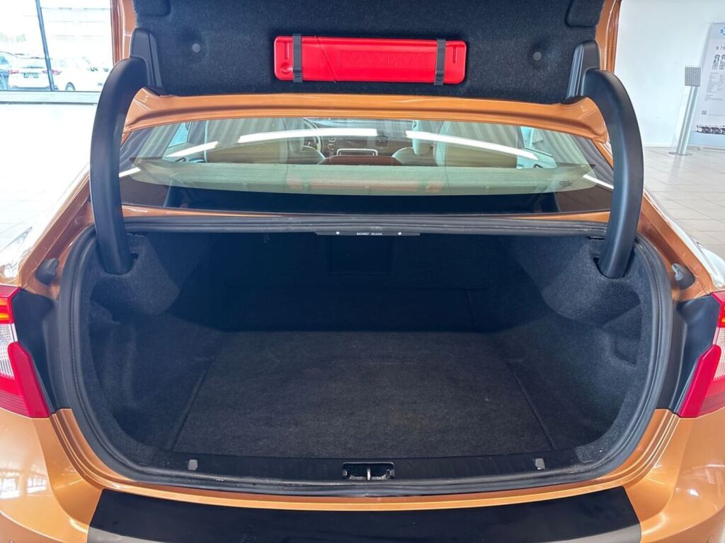 Volvo S60 2011 Oranssi