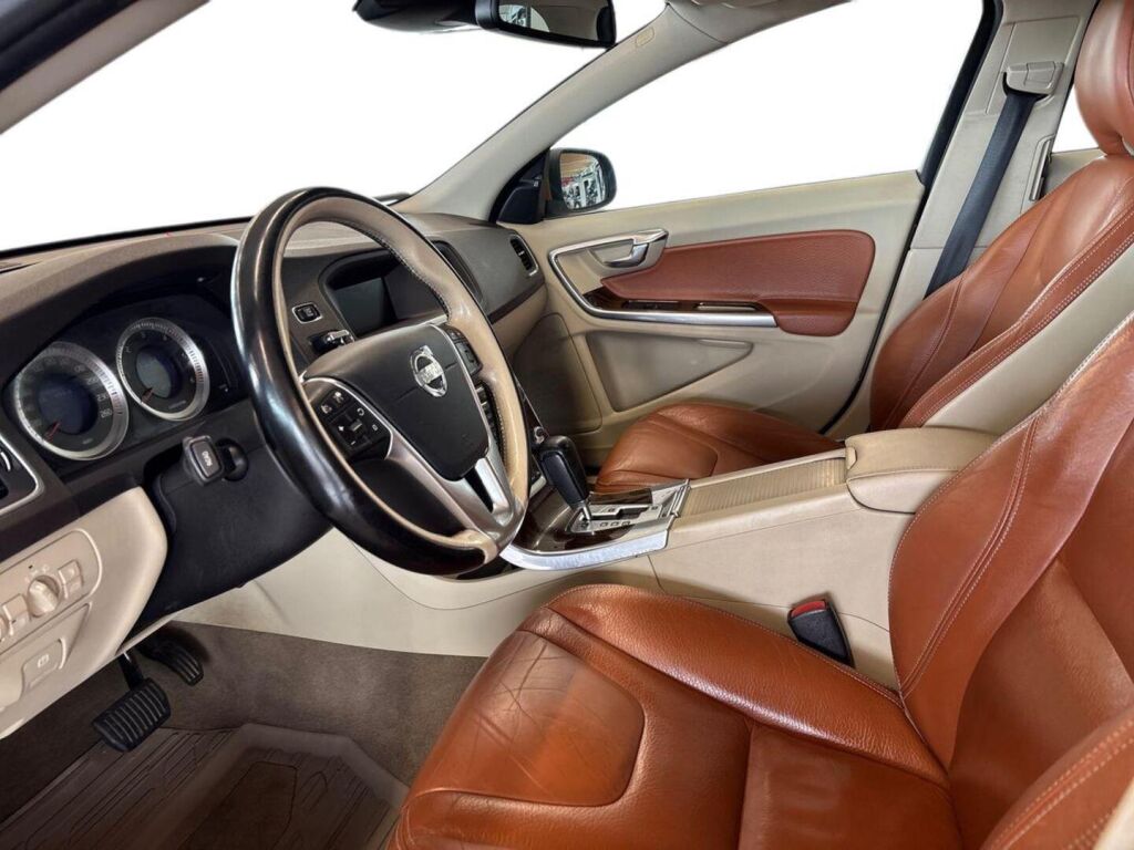 Volvo S60 2011 Oranssi