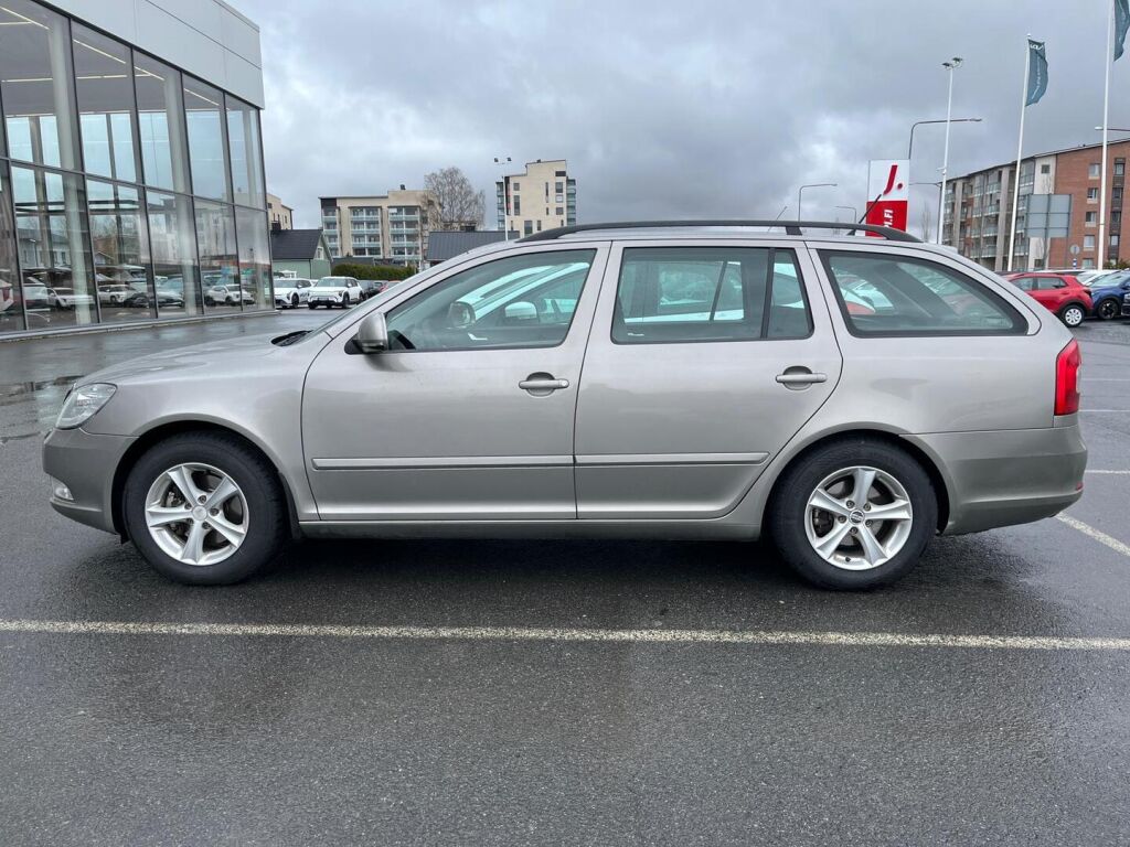 Skoda Octavia 2011 Ruskea (beige)