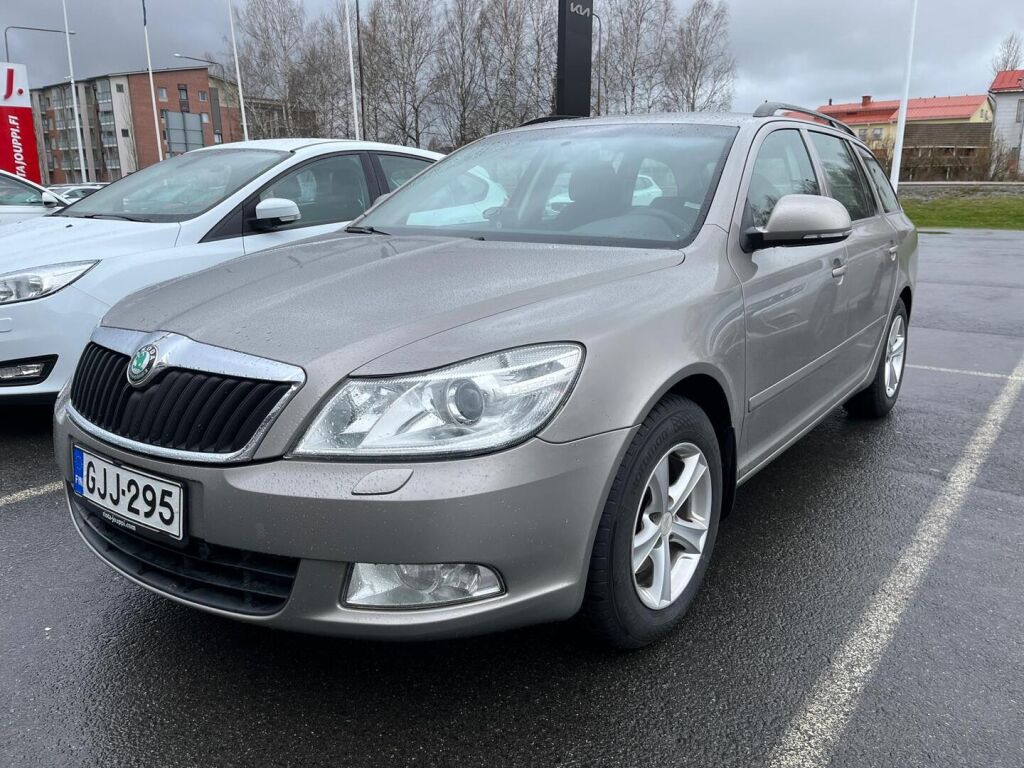 Skoda Octavia 2011 Ruskea (beige)