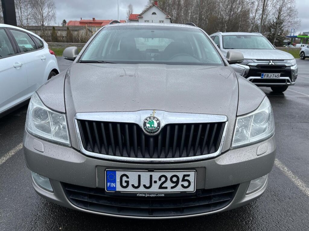 Skoda Octavia 2011 Ruskea (beige)