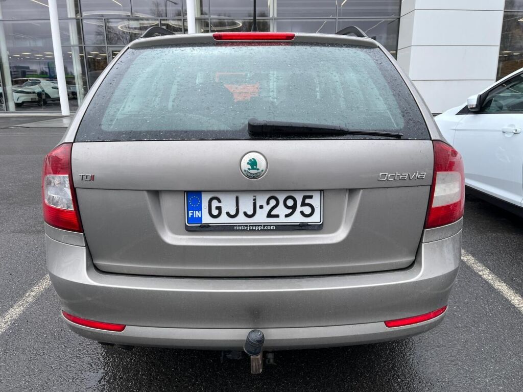 Skoda Octavia 2011 Ruskea (beige)