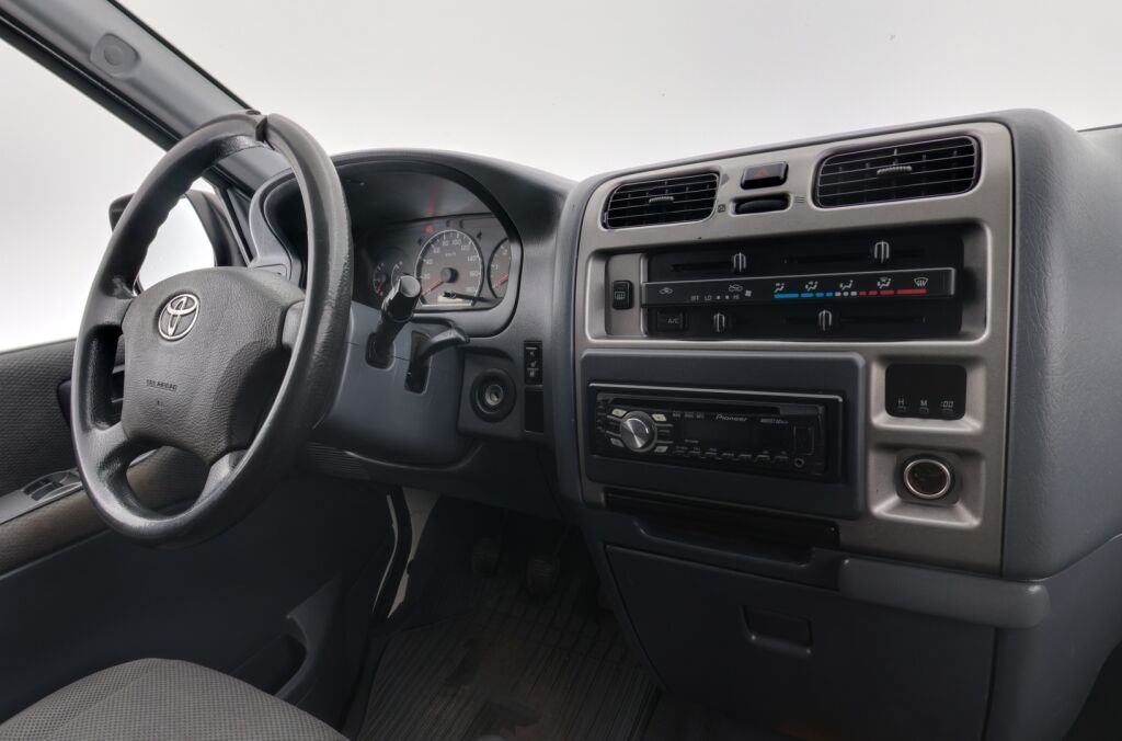 Toyota Hiace 2011 Valkoinen