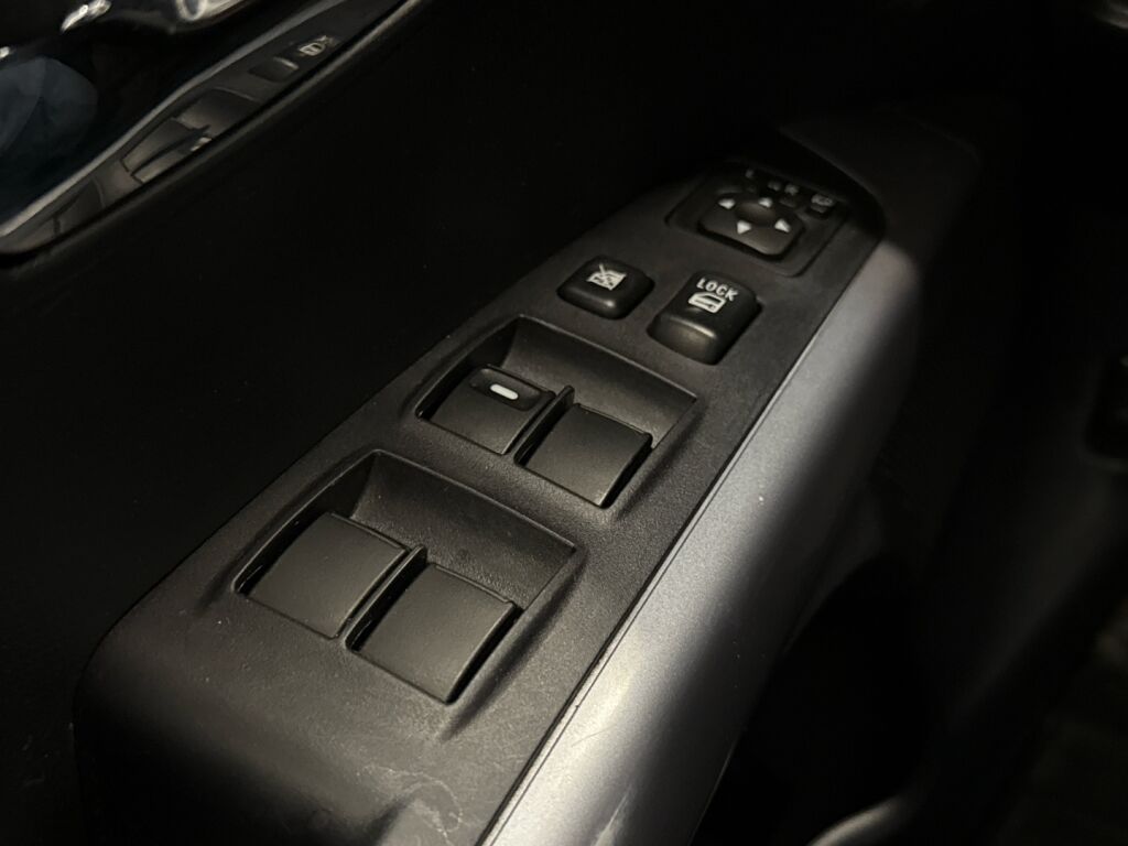 Mitsubishi Outlander 2011 Musta