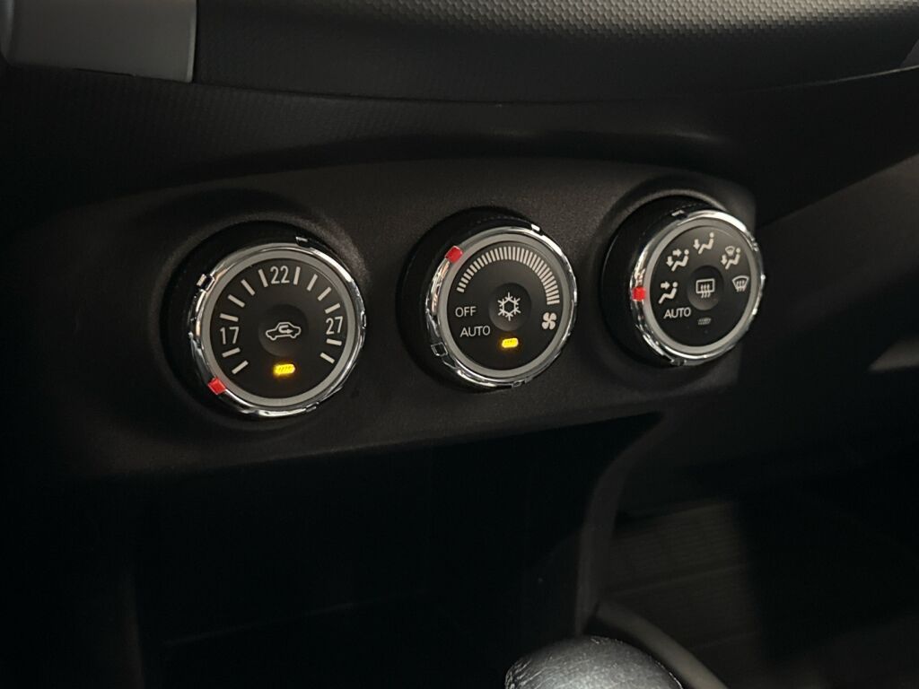 Mitsubishi Outlander 2011 Musta