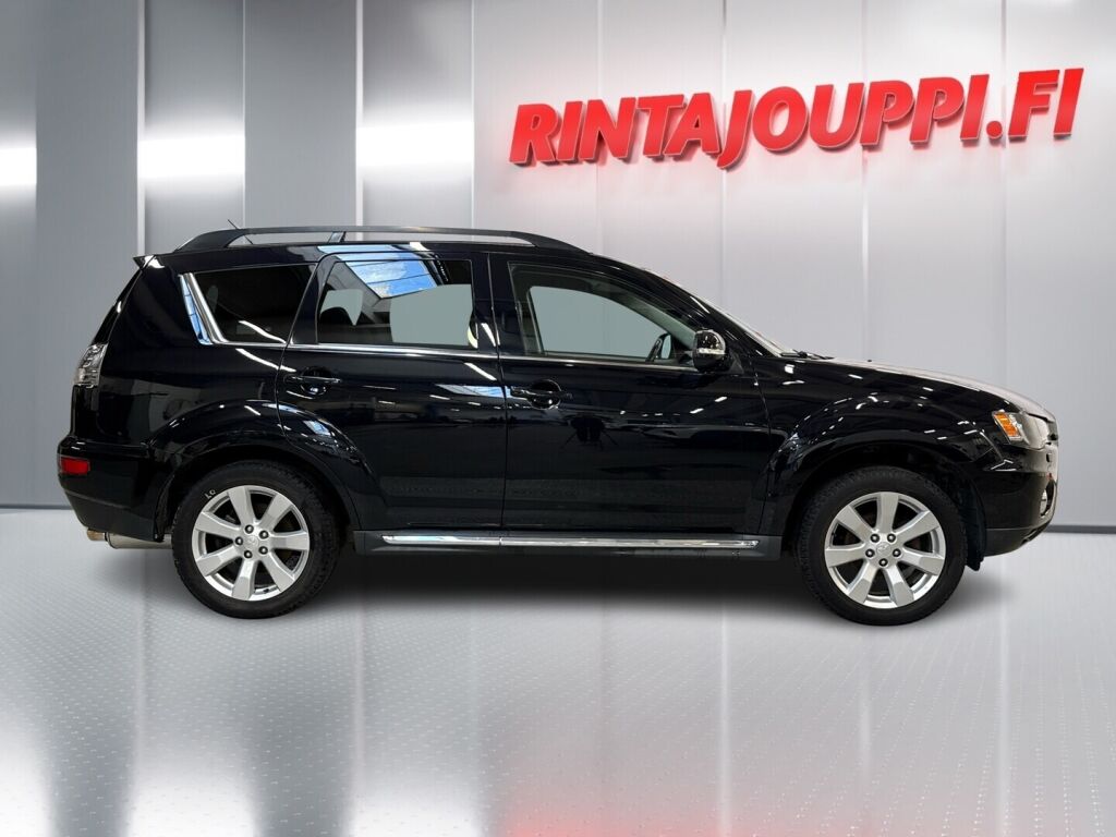 Mitsubishi Outlander 2011 Musta