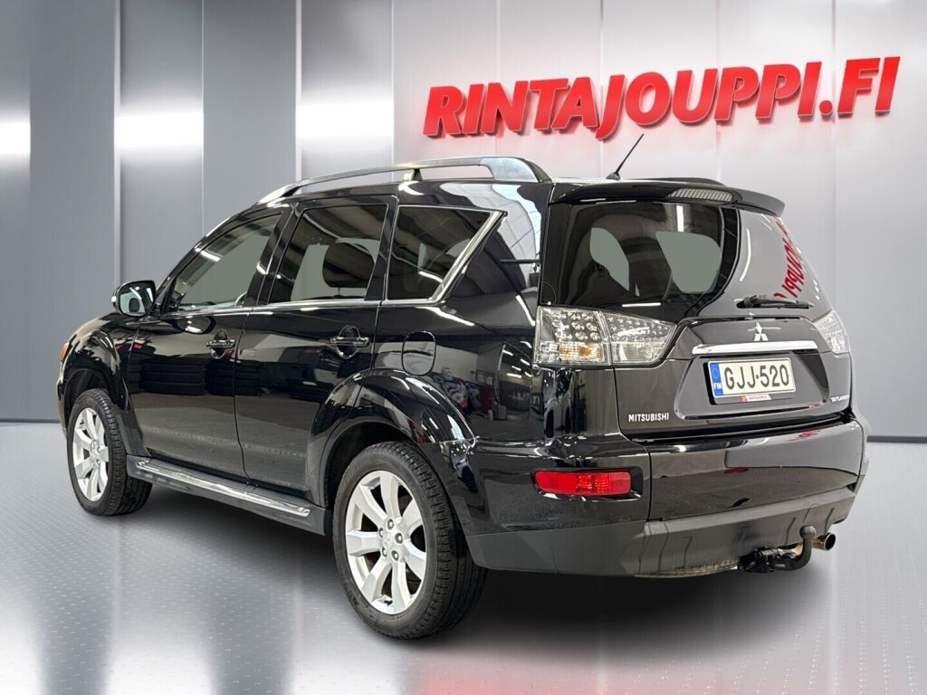 Mitsubishi Outlander 2011 Musta