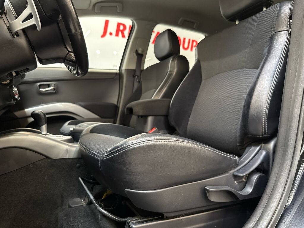 Mitsubishi Outlander 2011 Musta