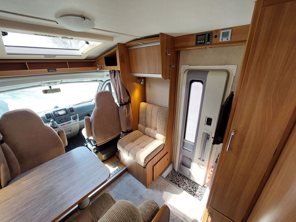 Kabe Travel Master 740 LB 2011 Valkoinen