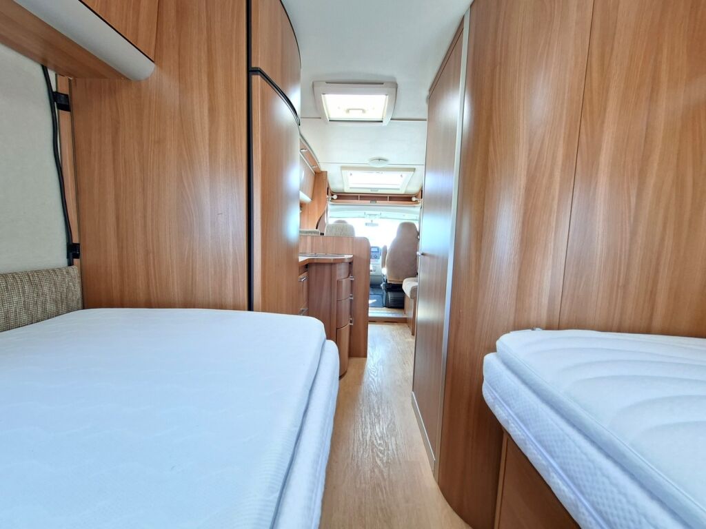 Kabe Travel Master 740 LB 2011 Valkoinen