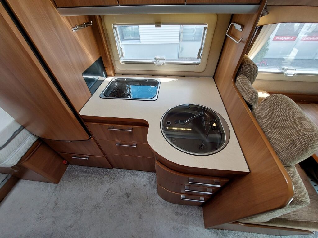 Kabe Travel Master 740 LB 2011 Valkoinen