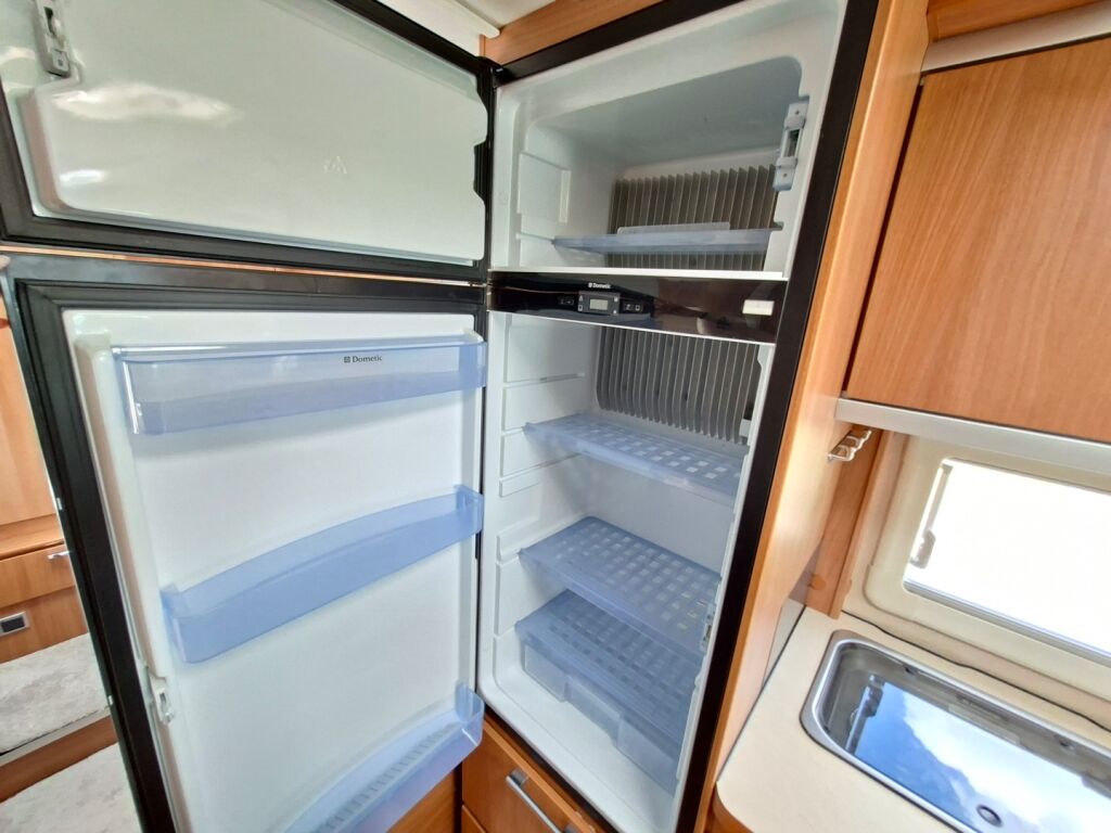Kabe Travel Master 740 LB 2011 Valkoinen