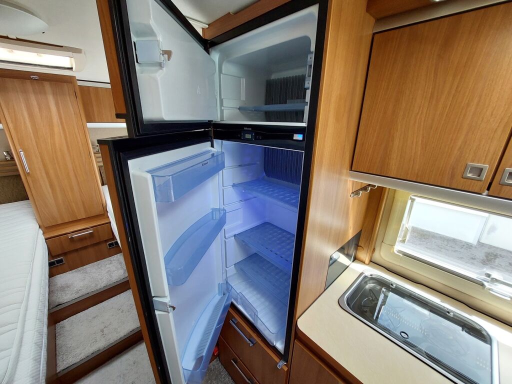 Kabe Travel Master 740 LB 2011 Valkoinen