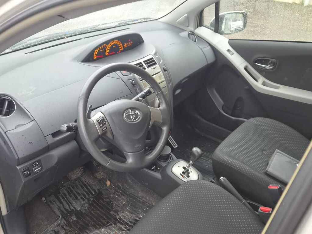 Toyota Yaris 2011 Hopea