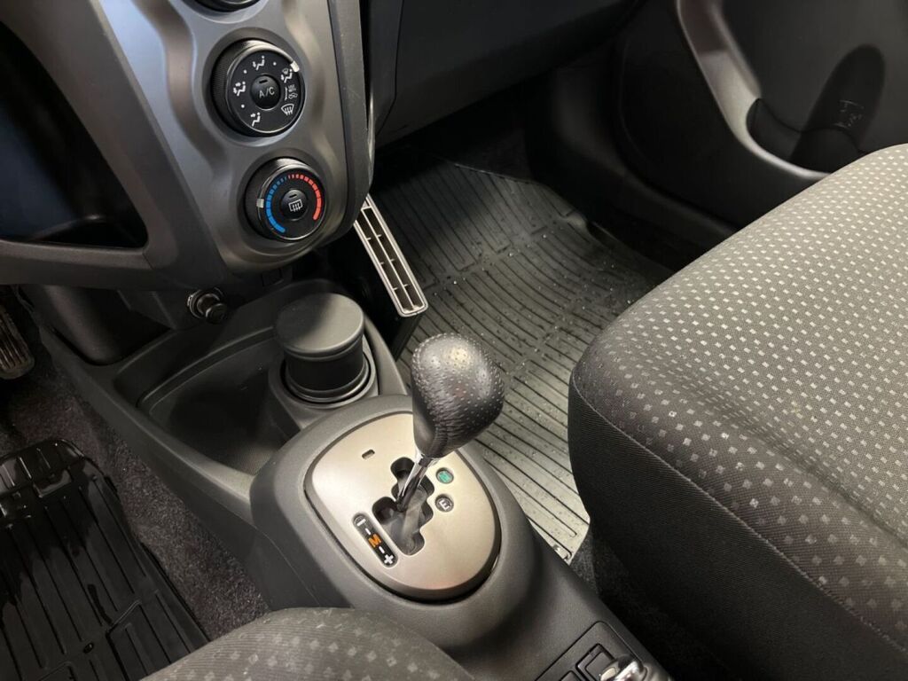 Toyota Yaris 2011 Hopea