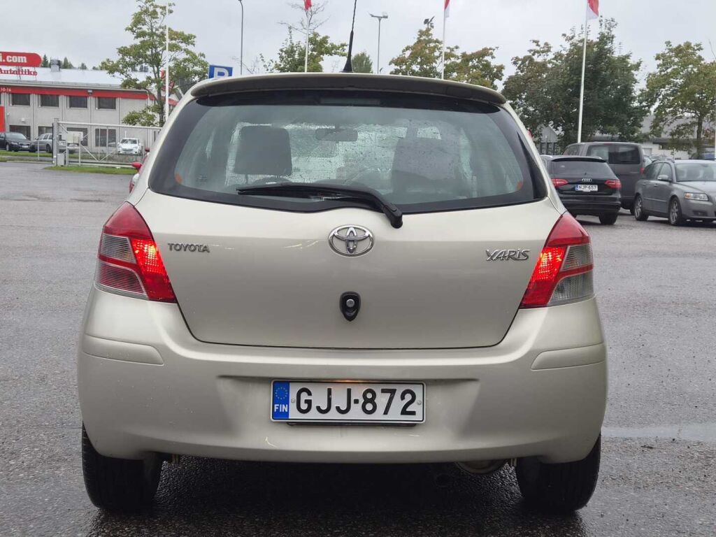 Toyota Yaris 2011 Hopea